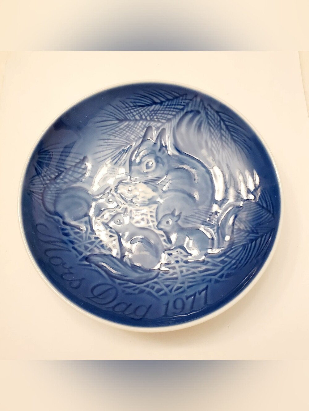Bing & Grondahl Blue Porcelain Squirrel Collector Plate 1977 Mother's Day Denm
